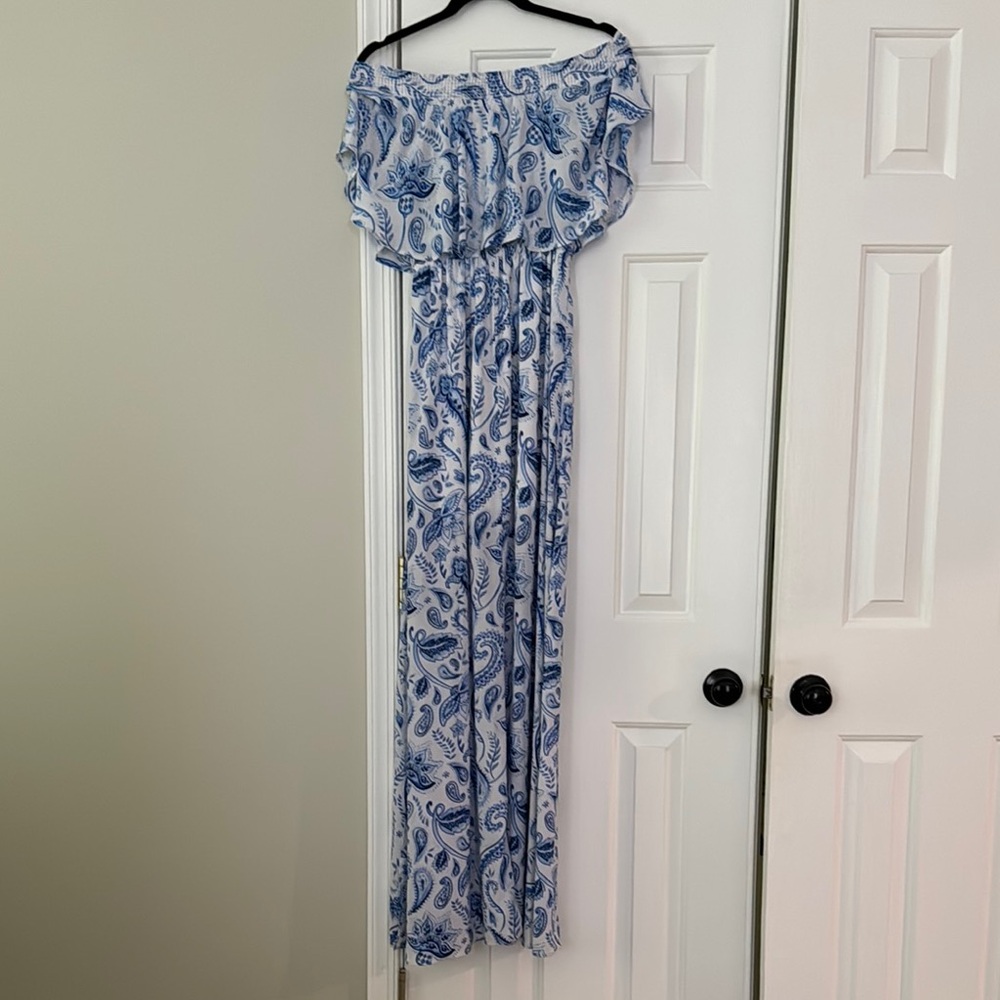 Show Me Your Mumu Paisley Off-Shoulder maxi dress. Excellent condition.